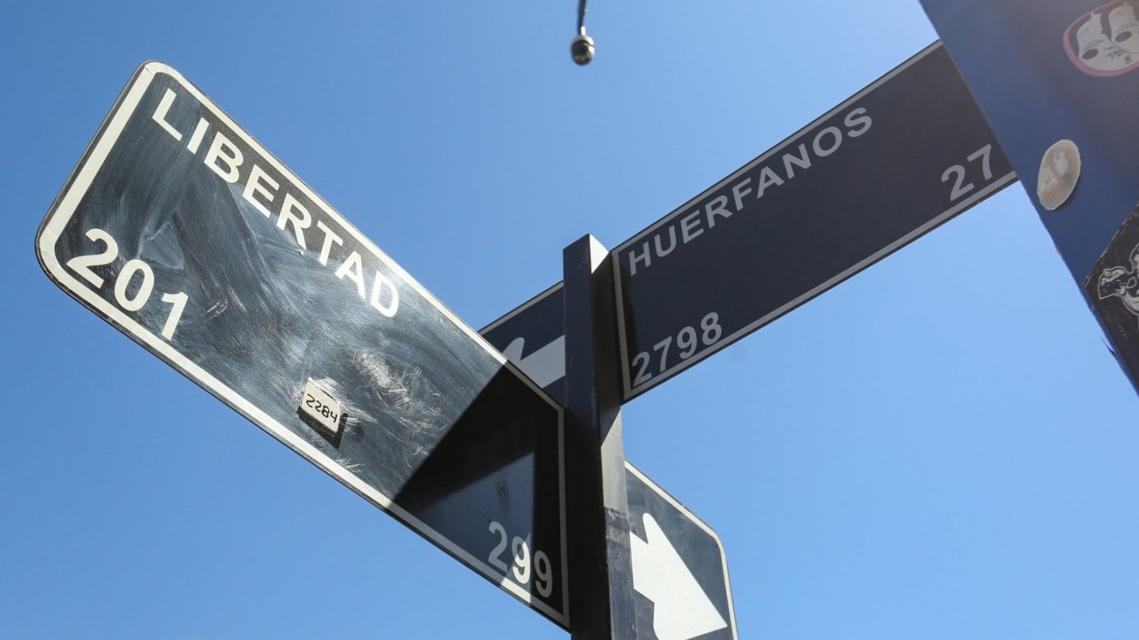 Propuesta para renombrar calles de Santiago espera aprobación del Concejo Municipal tras apoyo del Cosoc