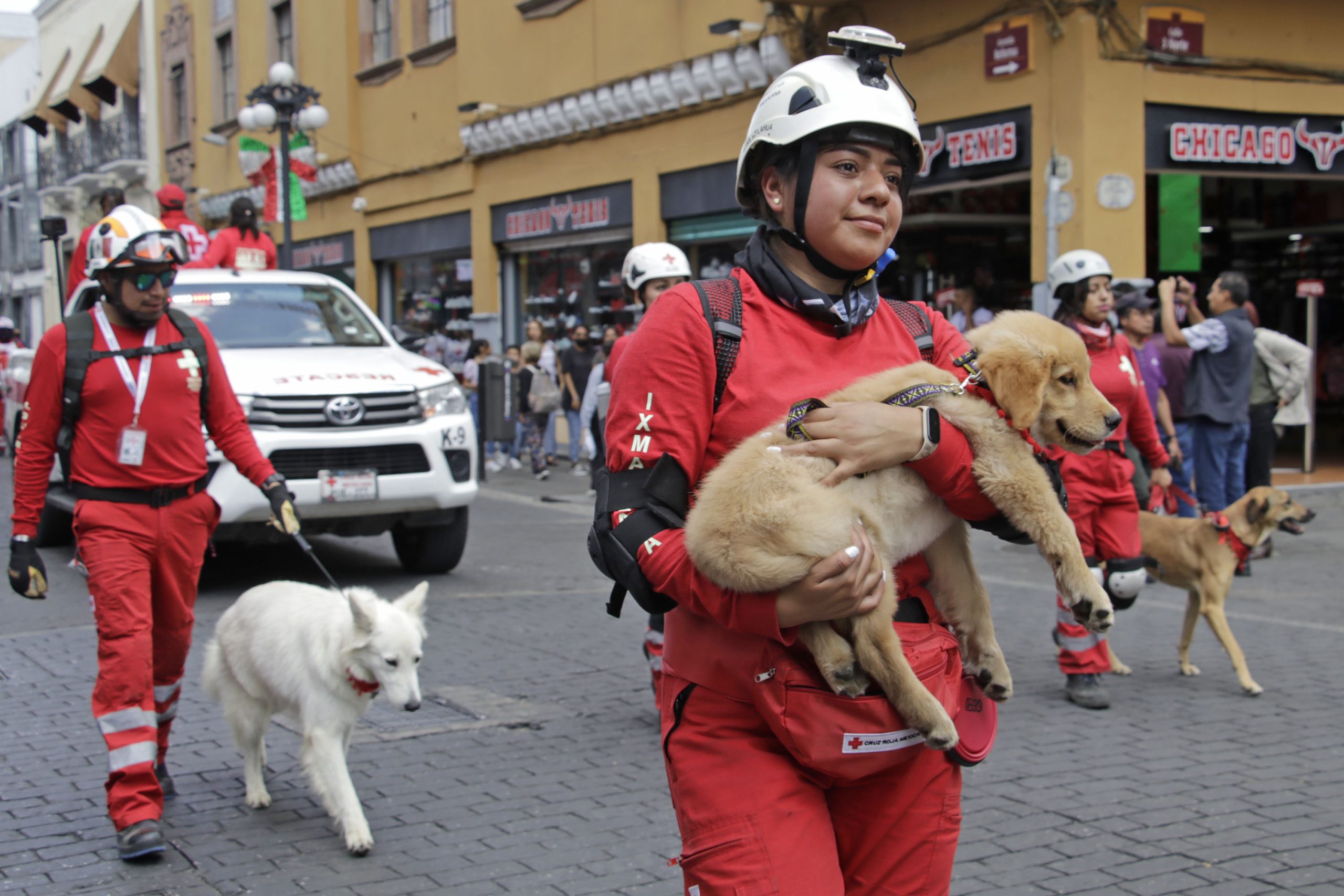 En Puebla realizan desfile conmemorativo de la Cruz Roja