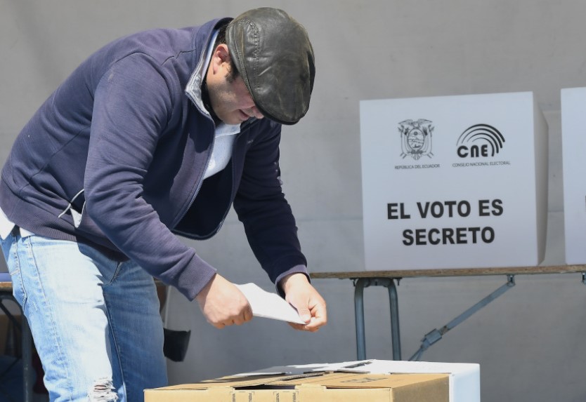 Más de 100 mil resguardarán las elecciones en Ecuador, ¿qué se elige?