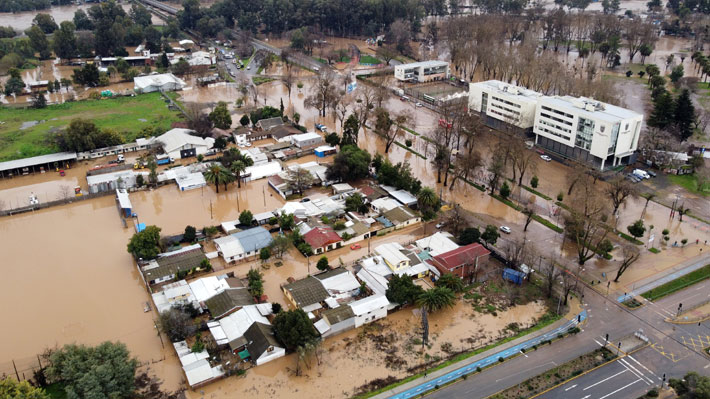 Cuarta víctima fatal del sistema frontal: Anciana de 73 años muere al caer a un canal en Curepto