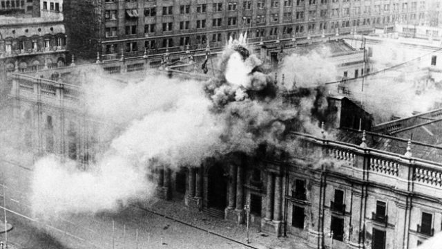 «Delito: su espíritu revolucionario»: Bachelet lee proclama escrita por ocho exoficiales de la FACH en 1974