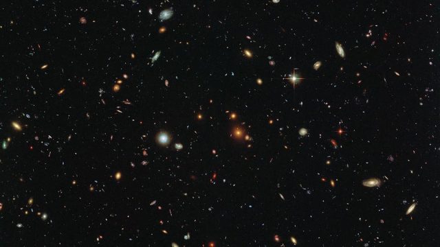 Telescopio de la NASA encuentra galaxia con forma de signo de interrogación (FOTO)