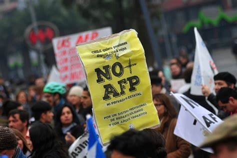 «Libertad de elegir»: Afiliados a AFP´s podrían volver al IPS, trasladando sus cotizaciones pasadas y futuras