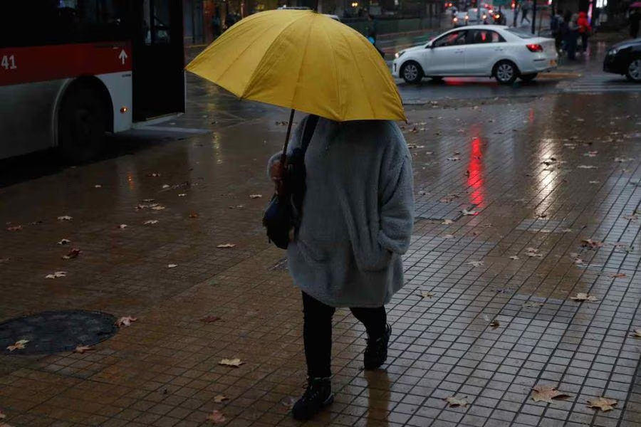 Nuevo sistema frontal traerá lluvias en la región Metropolitana de Santiago el fin de semana