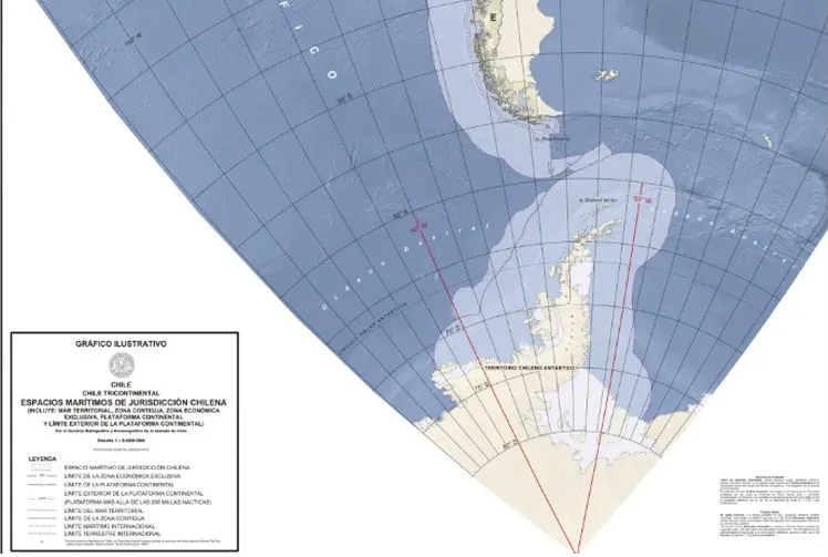 Cancillería argentina presentó queja por mapa de la Armada chilena que se proyecta sobre su territorio