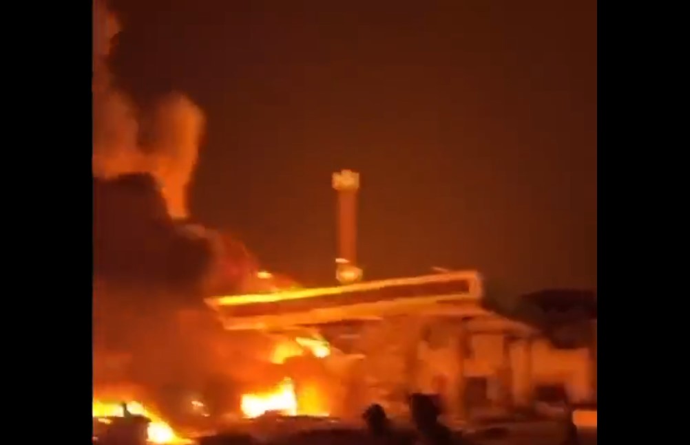 Reportan 25 muertos y 66 heridos por incendio en gasolinería rusa