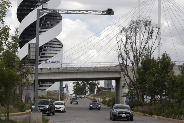 Suspenden operación de cinemómetros en Vía Atlixcáyotl