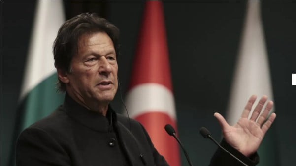 Suspenden condena por corrupción contra ex primer ministro pakistaní Imran Jan