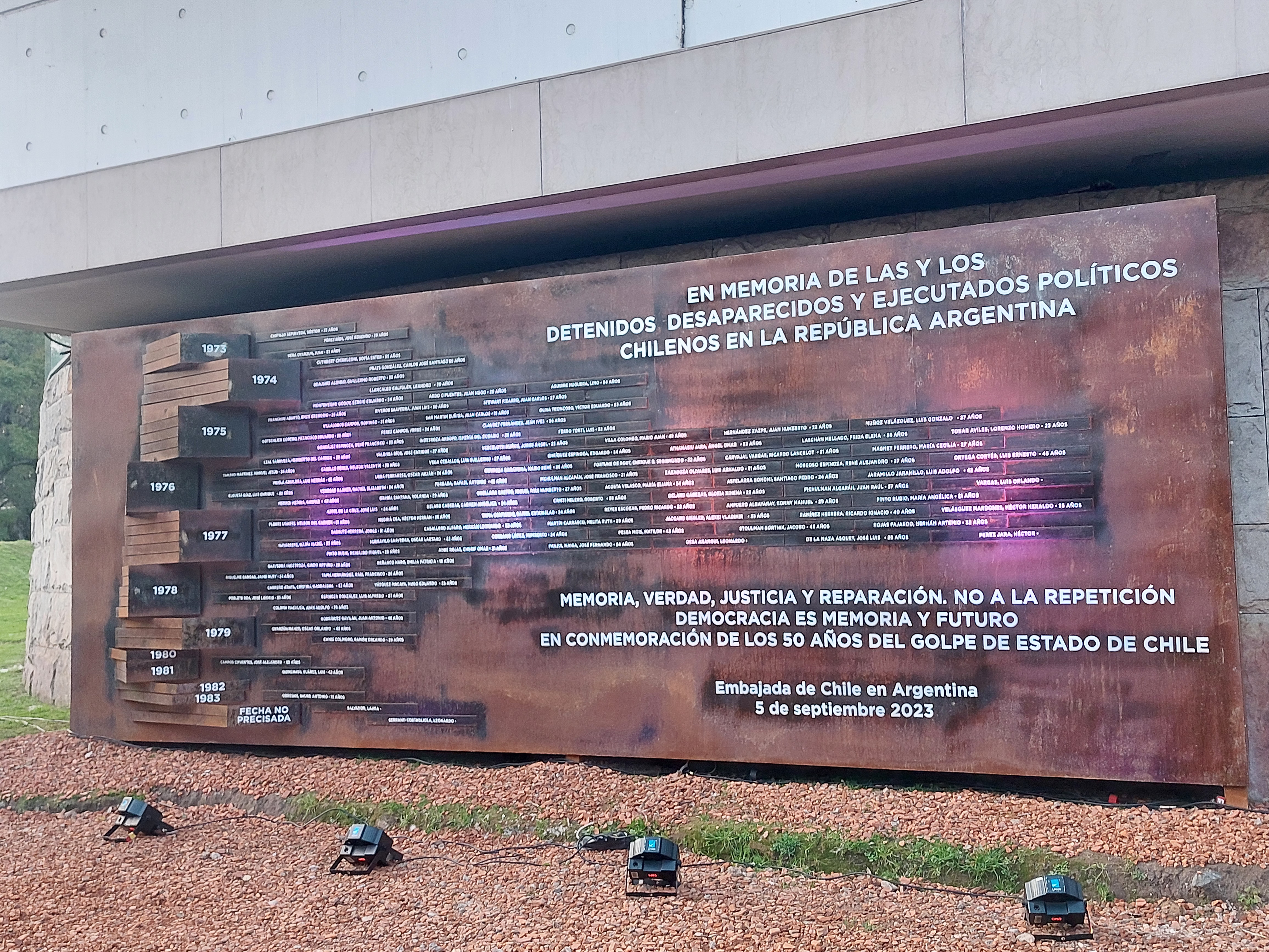 A 50 años del Golpe: Embajada de Chile en Argentina inaugura memorial en honor a las víctimas de la dictadura