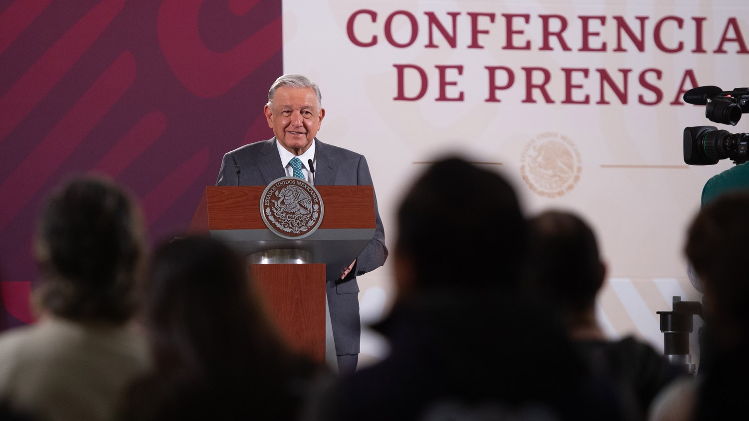 López Obrador inicia gira de Estado por Colombia y Chile