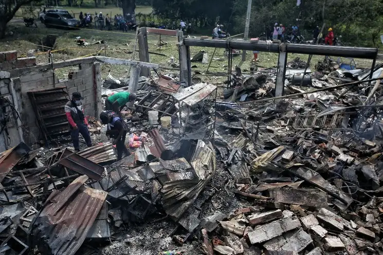 «Nuestro objetivo se mantiene»: Petro responsabiliza a disidencias de las FARC por atentado con carro bomba