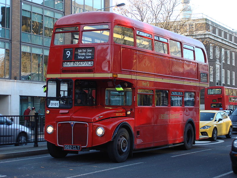 Conductor chileno en Londres cuenta cómo es manejar buses de dos pisos: «Cuando tienes la escuela de Valparaíso le pierdes el miedo a todo»