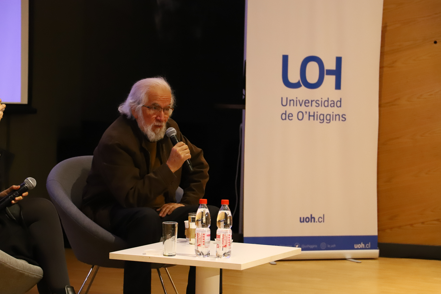 Gabriel Salazar en la UOH: «Para construir el Estado que queremos debemos autoeducarnos en soberanía, eso es lo revolucionario»