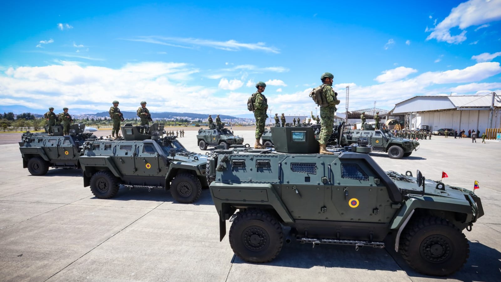 Ecuador combatirá al crimen organizado con vehículos blindados