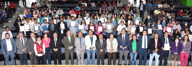 Entregan 36 definitividades a personal no académico de la BUAP