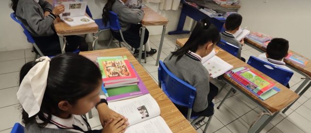 SEP Puebla cumple con reparto de libros de texto gratuito