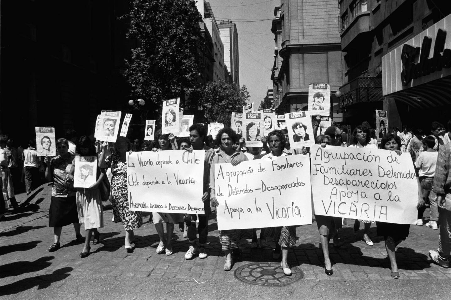 «Unidas por la Memoria»: Madres de detenidos desaparecidos cuentan sus historias a las nuevas generaciones