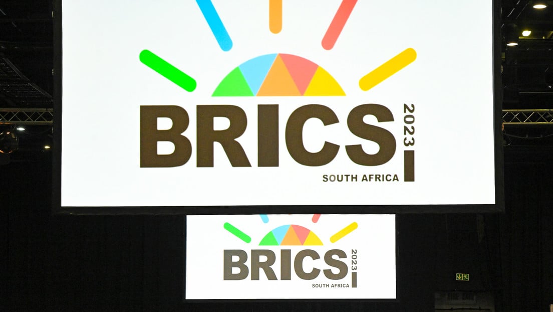 Economista Jeffrey Sachs: El bloque BRICS puede crear una alternativa al dólar