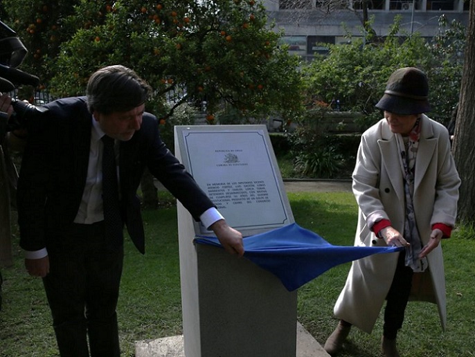 En los jardines de la Cámara Inauguran monolito en homenaje a diputados detenidos y ejecutados en dictadura