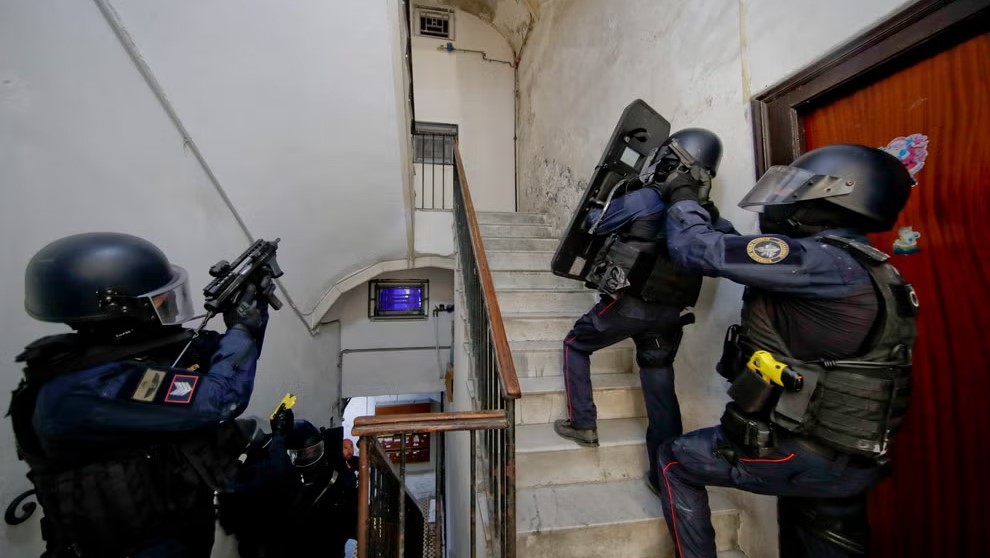 Policía italiana arresta a 52 presuntos integrantes de la mafia