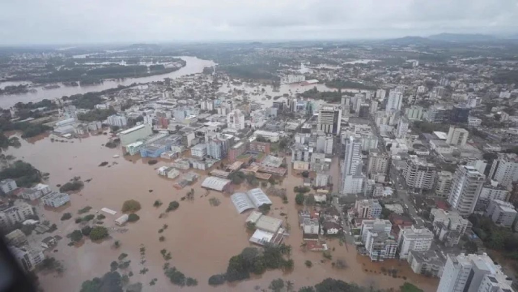 Asciende a 42 número de muertos por lluvias torrenciales en Brasil