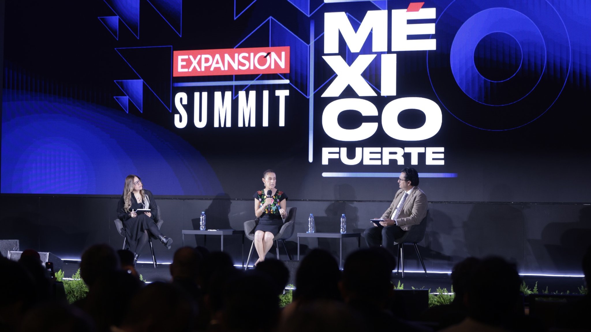 México está en un momento excepcional, destaca Sheinbaum en foro