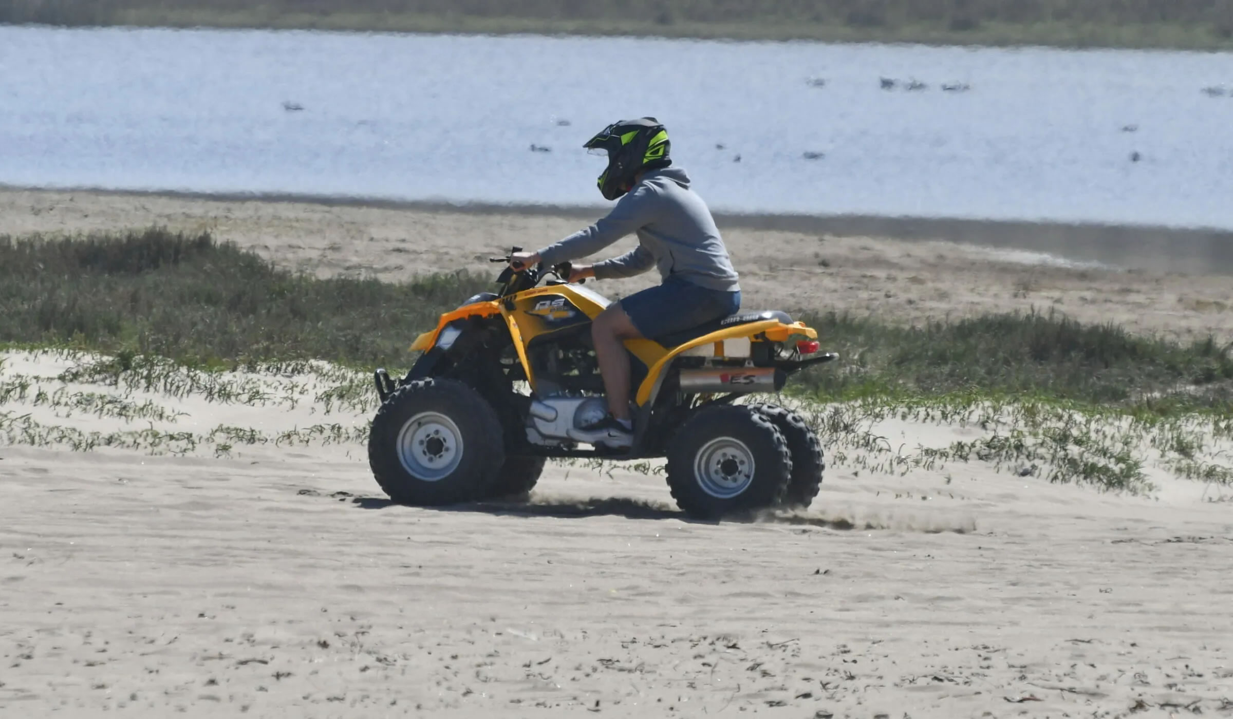 Comisión de Medioambiente de la Cámara retoma discusión de proyecto que prohíbe vehículos motorizados en playas y dunas costeras