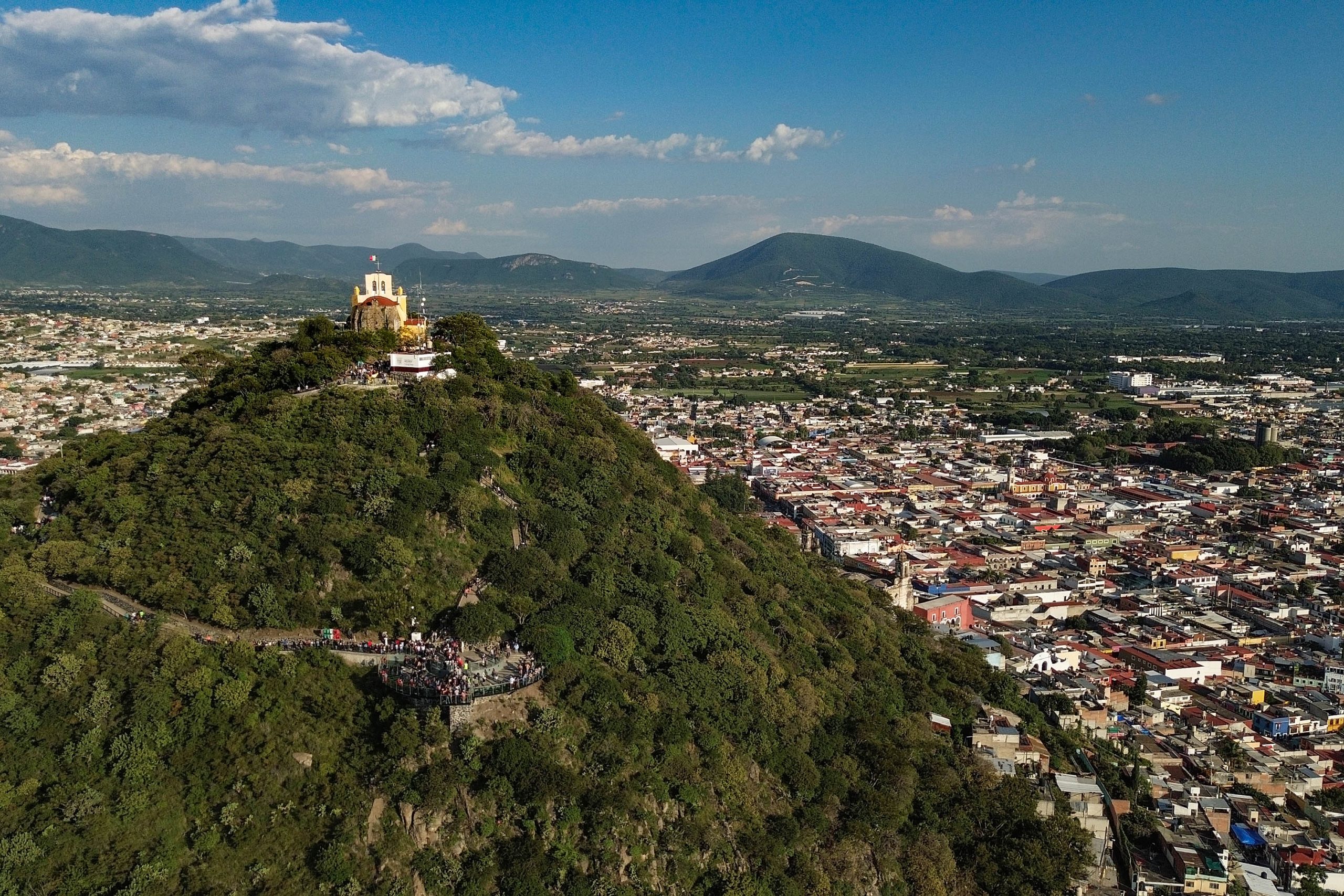 Confirman templo prehispánico en cerro de San Miguel, Atlixco