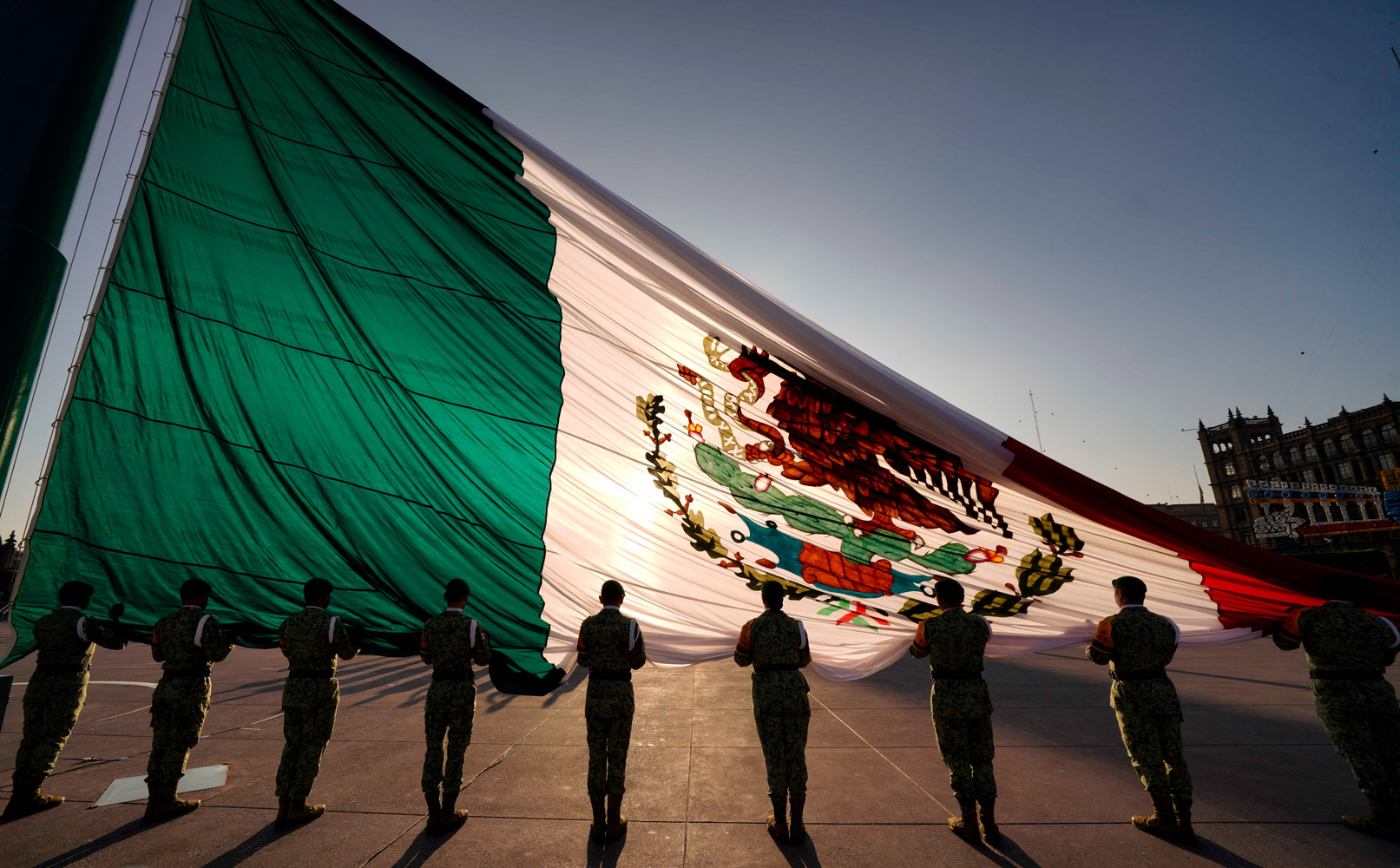 Presidente asegura presencia de bandera durante Marea Rosa