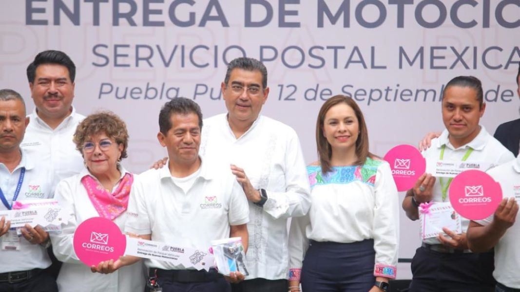 Carteros reciben 55 motocicletas en Puebla