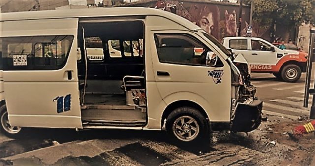 Choque de ruta 11 contra camioneta de carga deja 6 heridos