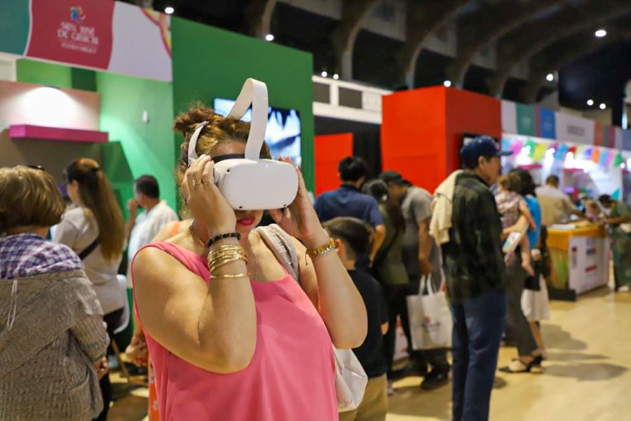 Turistas internacionales conocen Cuetzalan con Realidad Virtual