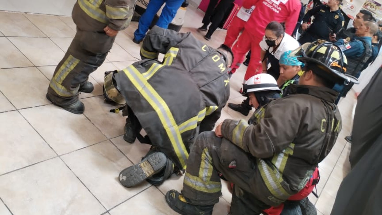 Una fallecida deja caída de ascensor en plaza comercial de la CDMX