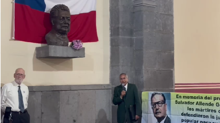 Universitarios de la BUAP rinden homenaje póstumo a Salvador Allende