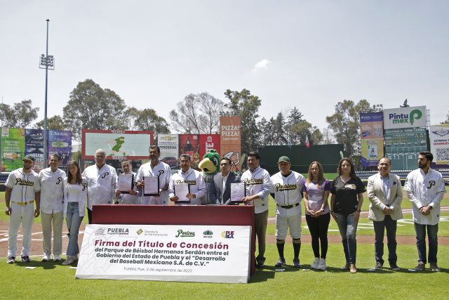 Entregan concesión del estadio Hermanos Serdán a Pericos de Puebla