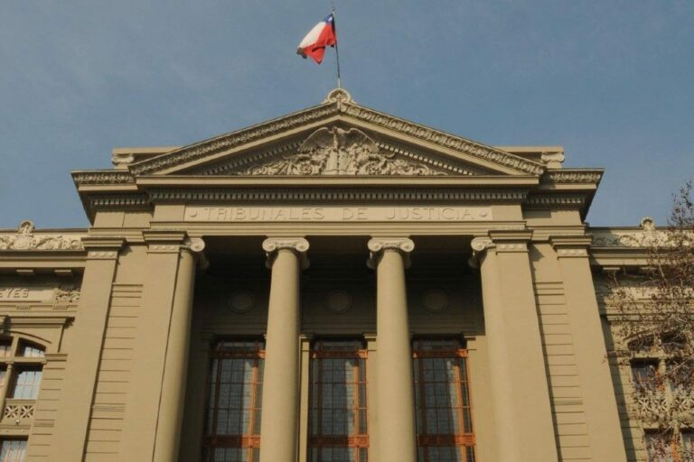 Trabajadores judiciales piden a la Corte Suprema abrir investigaciones criminales contra jueces,  por su responsabilidad penal en crímenes cometidos durante la dictadura