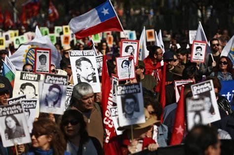 Encuesta Ipsos: 74% desea para los próximos 50 años una democracia que asegure la no repetición de un golpe de Estado en Chile