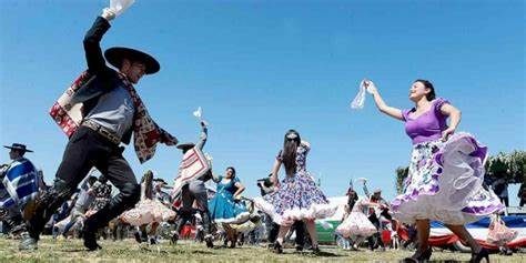 «¡Hecha la Ley, tejida la trampa!»: Urge «rescatar» a la cueca y su diversidad de decretos y días nacionales