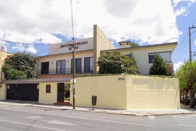 Ernesto Zambrano recupera titularidad de notaría 35 tras amparo
