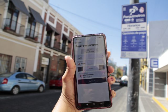 ¿Fin del negocio?, frenan cobro de parquímetros, pero no multas