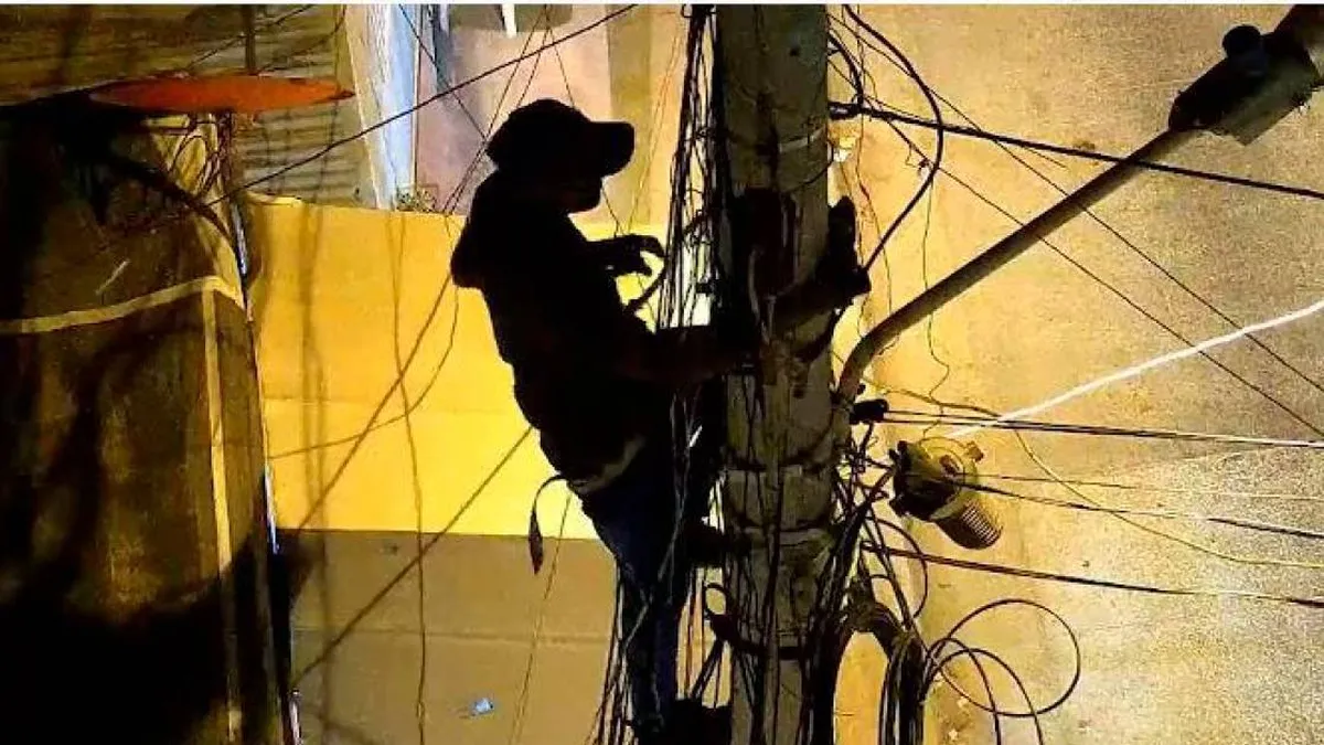 Hombre muere electrocutado mientras robaba cables en Pudahuel