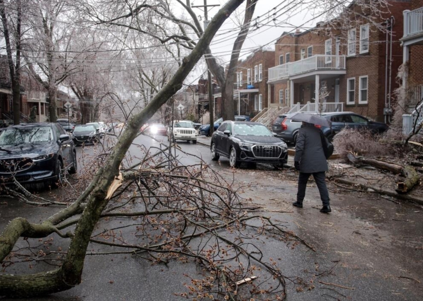 Apagones por tormenta Lee afectan a 277 mil en Canadá