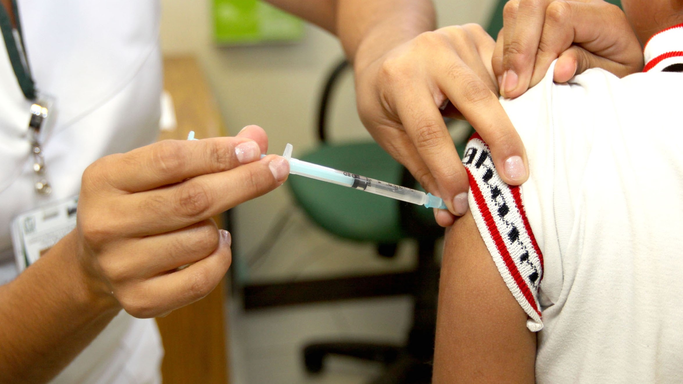 Cofepris emite aviso de riesgo sobre vacuna contra el dengue