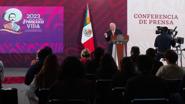 Sheinbaum acepta protección militar, informa López Obrador