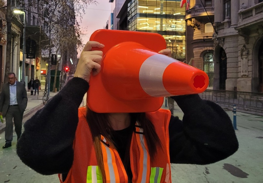 «Ciudades posibles»: Obra de teatro callejero recorre Santiago revelando diversas miradas sobre la ciudad