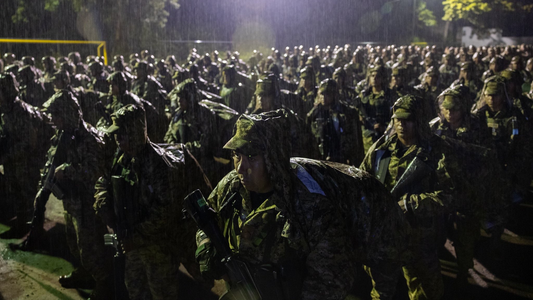 Militares cercan ciudades salvadoreñas para capturar a pandilleros