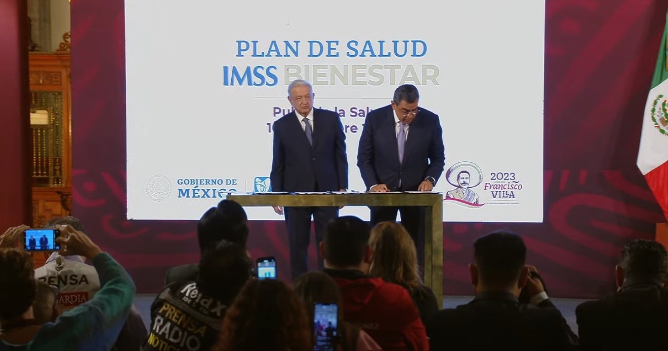 Gobernador de Puebla firma plan de salud IMSS-Bienestar