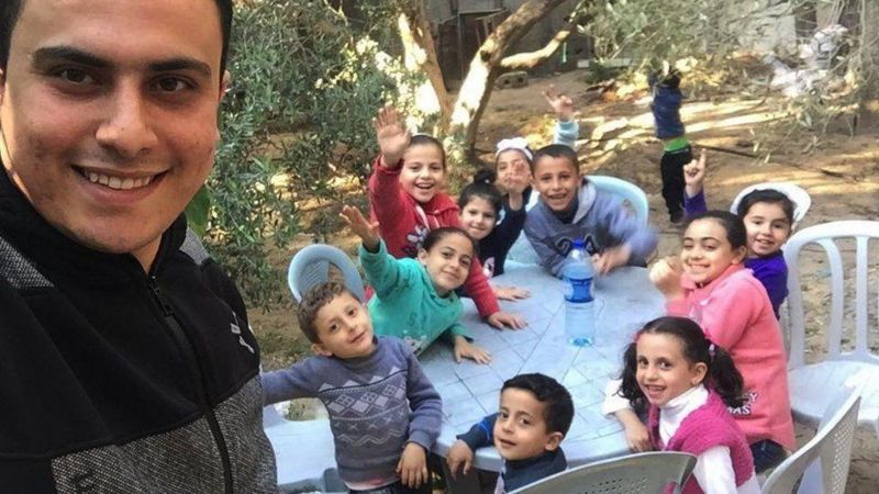 El dolor de un palestino que vive en Londres: «El grupo de WhatsApp estaba en silencio, todos estaban muertos»