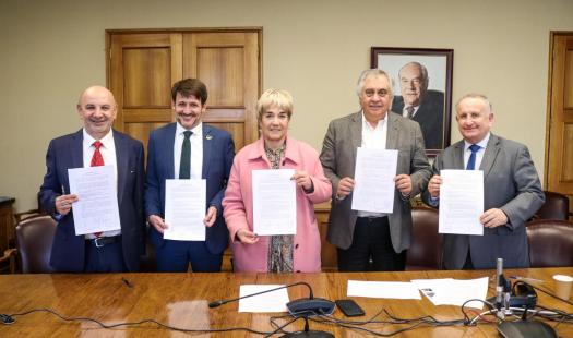 Ministerio de Energía y senadores firmaron acuerdo de trabajo legislativo para estabilizar tarifas de electricidad