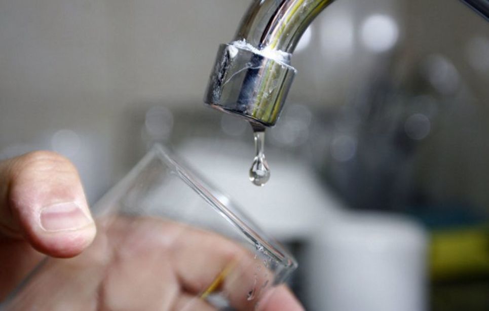Santiago: 5 empresas multadas y suspendidas por funcionar con insuficiente o nula provisión de agua durante el corte programado